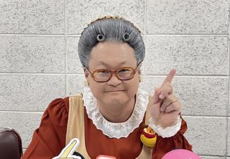 13岁女儿看水果奶奶长大　赵自强呵护「童年美梦」不退休