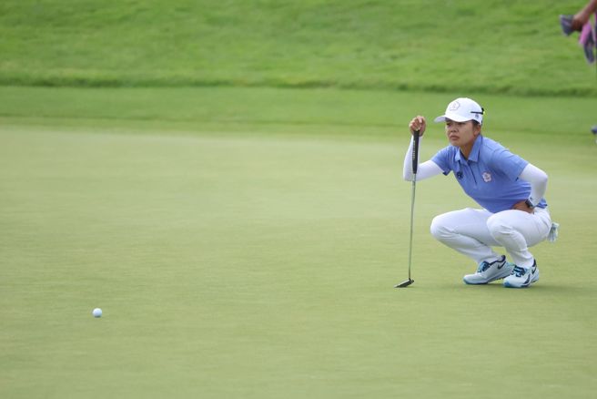 徐薇凌第3回合推杆不尽理想，让她打得相当闷，许愿第4回合「推杆之神」能帮她。（杜宜谙摄）