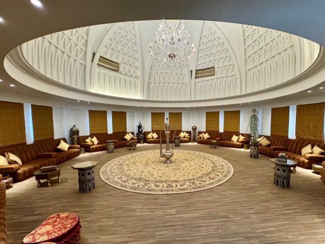 「阿拉伯宫」内部空间曝光，偌大的会议室网友形容可以召开高峰会。（图／世邦魏理仕提供）