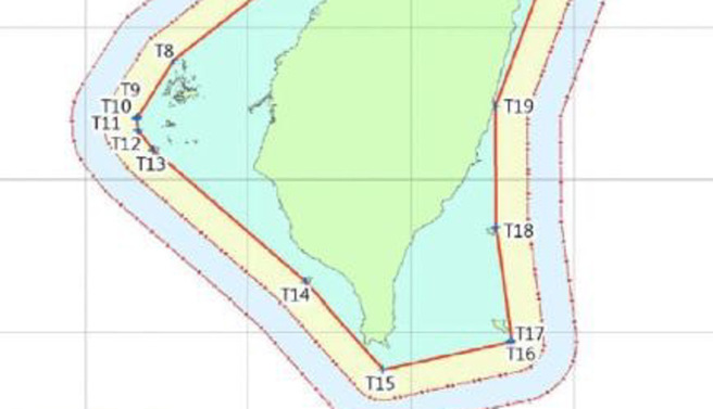 右下角「T16、T17」为兰屿（包括小兰屿），距离鹅銮鼻大约41海浬；T18为绿岛，距离鹅銮鼻大约57海浬。浅绿色的范围属于「内水」领土，黄色区域属于领海，再向外延伸的浅蓝色区域为邻接区。（图取自海洋委员会）