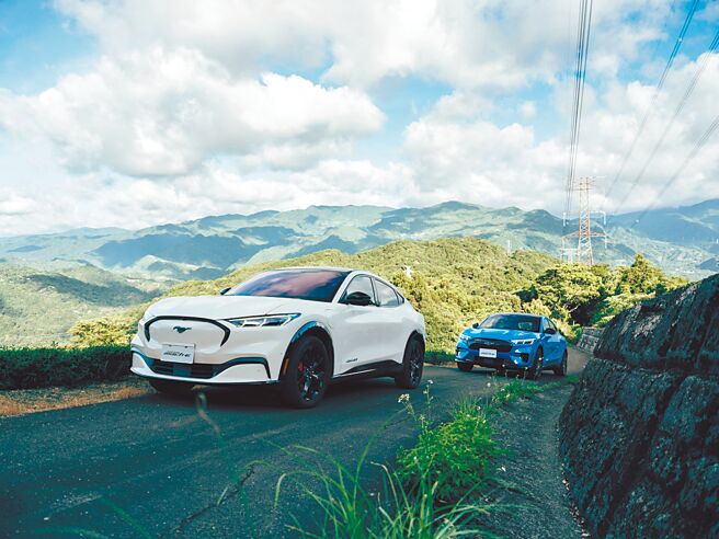 The All-Electric Ford Mustang Mach-E Premium四驱长续航版，活动期间仅需199.9万元即可入手，除此之外Select及GT车型则分别享有179.9万元、219.9万元的专属典藏价优惠。图／福特六和提供