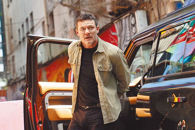 路克伊凡斯去年7月來台拍攝《台北追緝令》。（采昌提供）