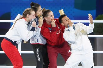 巴黎奧運》林郁婷奪金中華隊2金5銅作收 與楊俊瀚共同擔任閉幕式掌旗官