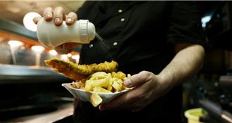 解決肥胖危機？英國逾半民眾支持對垃圾食品課稅