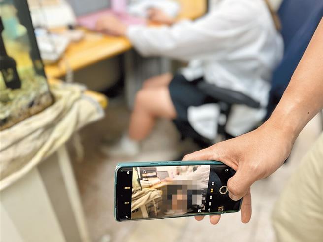 在智慧型手机及网路普及下，性影像暴力案件已随着科技进步而连年激增。（蔡依珍摄）