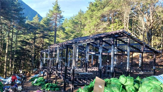 新观高山屋施工现况。（空勤总队提供）