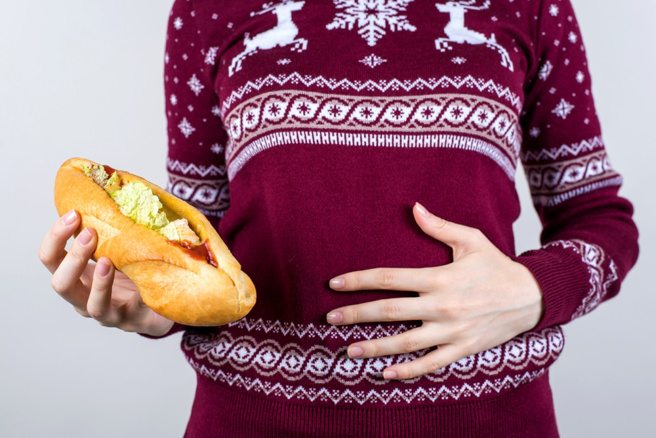 欧美盛行饭后「放屁散步」运动，营养师证实原理和饭后动一动、散步一样，能帮助肠道流通、缓解腹胀，还有改善血糖的好处，但是最好要走5分钟。（示意图：shutterstock／达志）