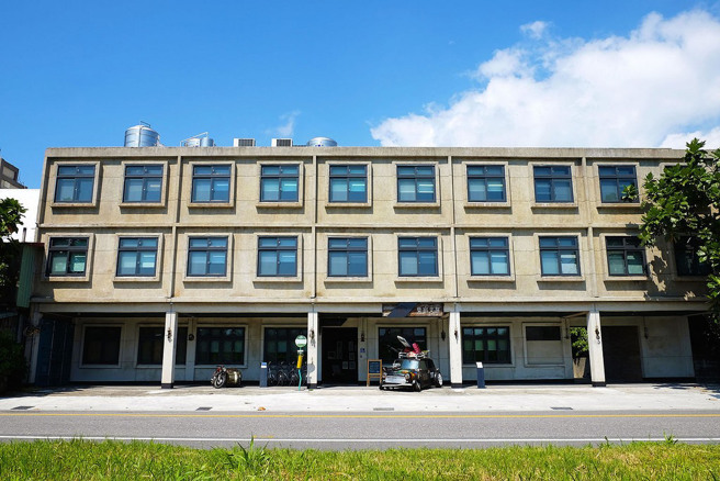 叶宿文旅表示因强震、颱风、房东涨租等原因，决定明年2月停业。（翻摄自The Leaf Inn 叶宿文旅脸书）