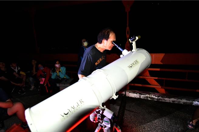 桃園市風景管理處繼七夕情人節推出「流星雨之夜─追星夢」活動廣受好評，特別增開8月12日及8月13日兩場觀星活動。(觀旅局提供／蔡依珍桃園傳真)