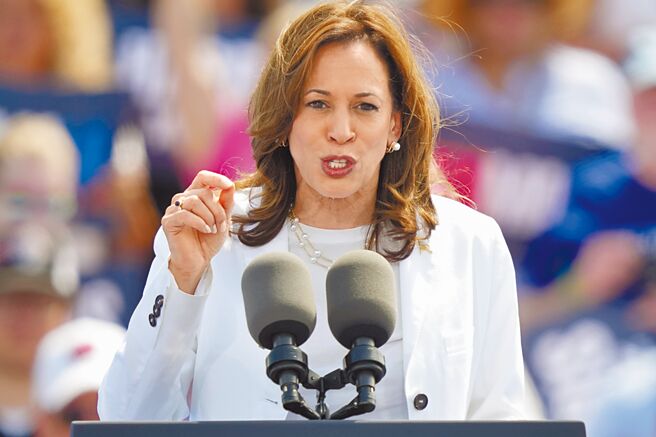 現任副總統、川普競爭對手的賀錦麗強調，貨幣政策應交由Fed獨立決定；前財長桑默斯也警告，若讓總統干預貨幣政策，美國經濟將付出龐大的代價。圖／美聯社