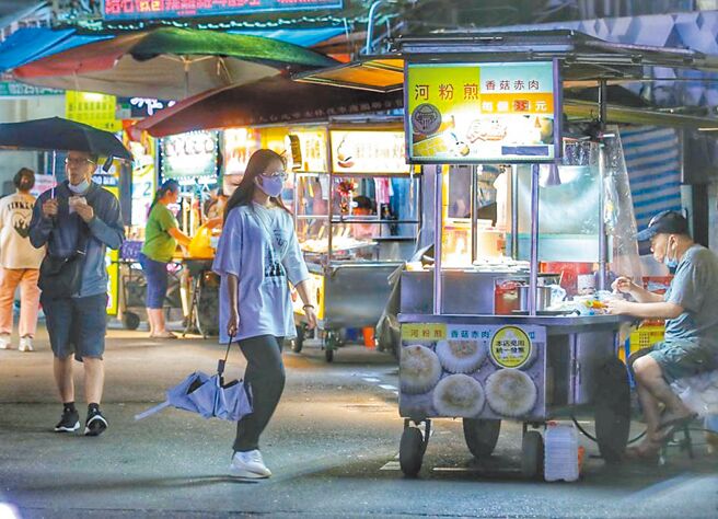 台北市士林夜市一直是外國觀光客喜歡造訪的地點。圖為示意圖，與新聞無關。（本報資料照片）