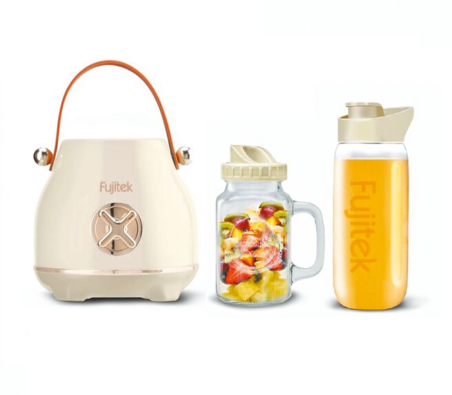 Fujitek富士电通復古美型随行冰沙果汁机，原价2980元，促销价1980元，站上另有限时优惠。（momo购物网提供）