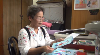 從日曆紙塗鴉到開畫展！83歲「秀琴阿嬤」圓夢了 背後故事曝光