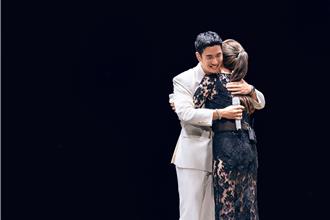 周興哲上海開唱變身「白飯」　竟和海苔相擁過七夕