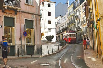 美遊客暢旺南歐經濟