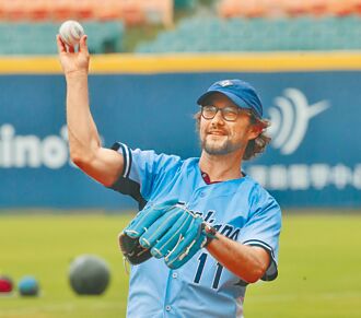 喬瑟夫高登李維 帥氣開球自評62分