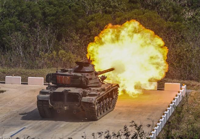 「第一發命中」是裝甲兵精神口號，它代表戰車射手對自我精準打擊的絕對要求。（本報資料照片）