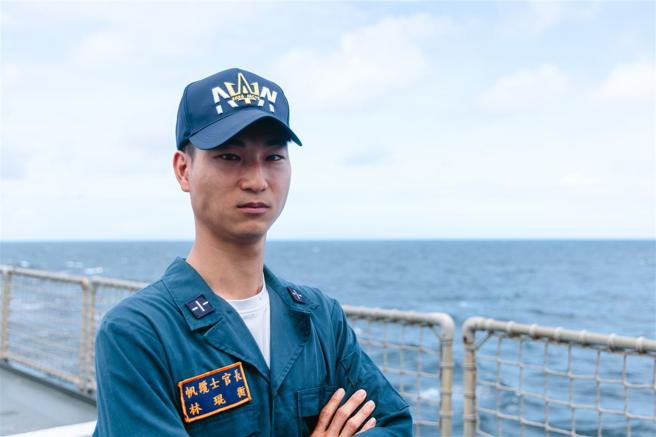 磐石军舰林琨衡士官长表示，舰上帆缆班负责任务，不仅危险性高，官兵更需透过平时不断训练，以维持学能。（记者李德威摄）