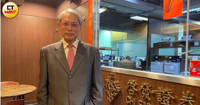 启发投顾分析师郭宪政认为，现今台积电股价上涨到900多元，都是可以考虑的获利了结的卖点。（图／记者李蕙璇摄）