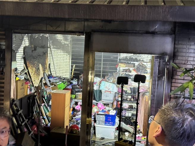 基隆市中山区復兴路巷弄内11日晚间发生火灾，造成一死一伤。（翻摄照片／张志康基隆传真）