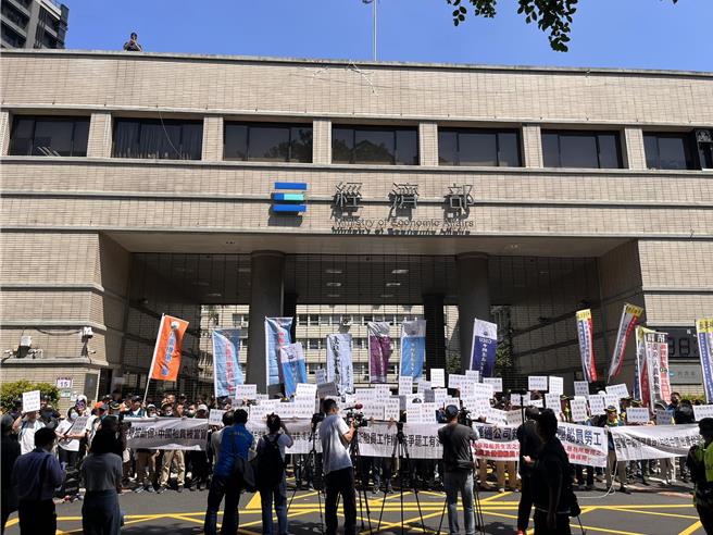 中運工會今到經濟部抗議。（摘自中鋼運通企業工會暨中運福委會）