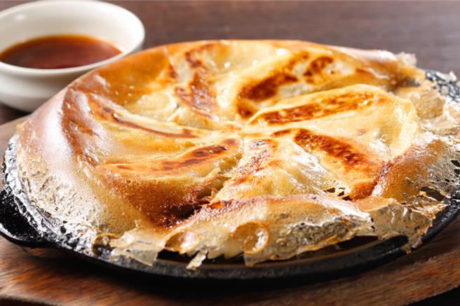 谈到日式居酒屋，就一定会有的冰花煎饺。（筑前屋提供）