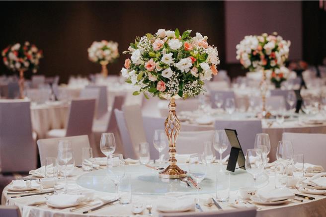 高雄万豪酒店空中户外花园设有两座美轮美奂的欧式圆弧形宴会厅。（高雄万豪酒店提供）