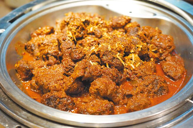 義大皇家酒店東南亞美食節，仁當牛肉令人食指大動。（義大世界提供）