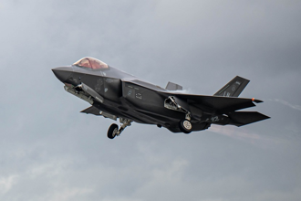 美航母被卡死…48架F-35廢了？郭正亮脫口：大陸不尋常