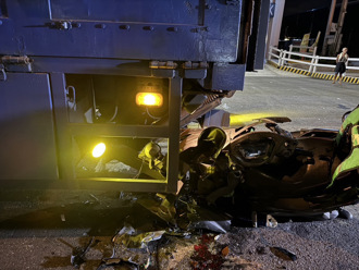 新北大貨車司機「違停吃宵夜」 害外送騎士追撞爆頭慘死