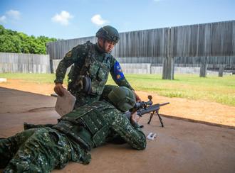 訓練精準射手！憲訓中心實施狙擊槍射擊 展現觀測與修正射擊技巧