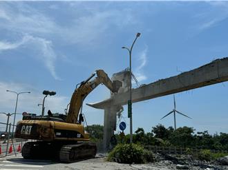 竹市護港宮違建屢勸不聽 市府祭鐵腕出手拆了