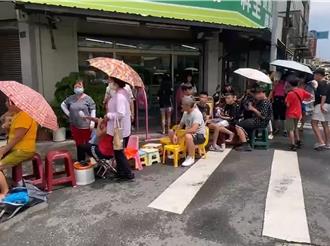 彰化蛋黃酥大戰開打 代購人龍驚見暑期打工族