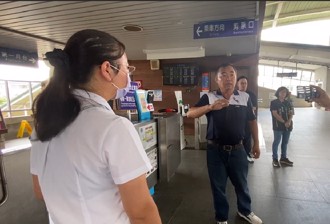 陪施暴者嗆台鐵站務員！網灌爆江志明臉書：好大的官威