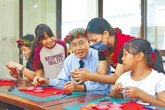教长访夏日乐学 推本土语言教育