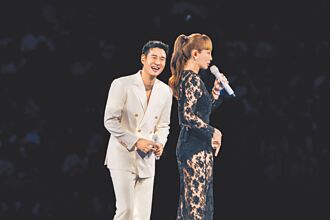 周興哲上海開嗓 抱魏如萱過七夕