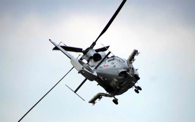 图为中方打造的海军版直-9舰载直升机。（示意画面 / 中国军网）