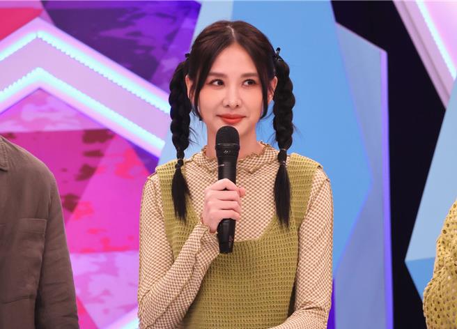 安心亚很爱算命。（中天综合台提供）