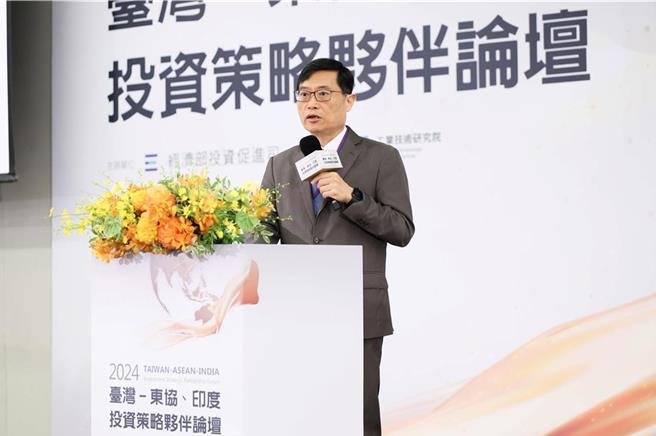 经济部次长陈正祺13日率团前往秘鲁利马，参加APEC第14届能源部长会议，要分享再生能源与无碳电力成果。图为陈日前参加东协投资活动致词。(经济部提供)