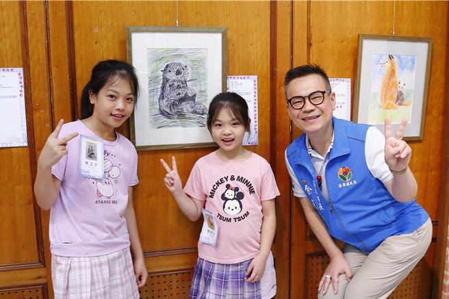 「2024年彤彩世界～謝宛彤師生畫展」從8月13日起至9月1日在苗栗市公所三樓藝文中心展出，苗栗市長余文忠歡迎各位鄉親好朋友踴躍前往觀賞。（苗栗市公所提供／謝明俊苗栗傳真）