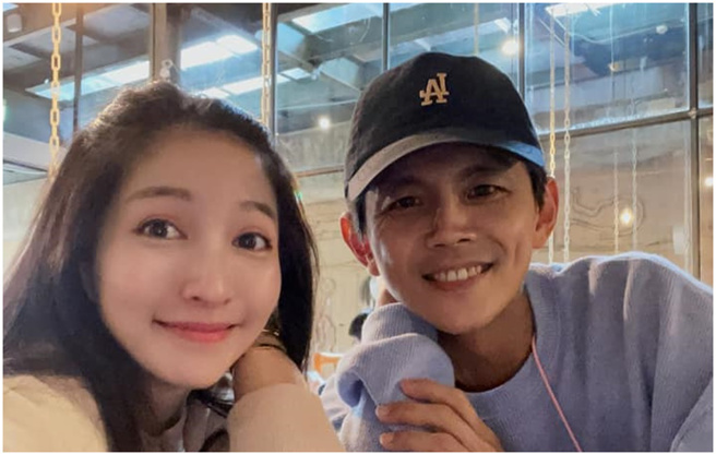 Grace原谅偷吃谢忻的阿翔。（图／FB@Out Of Control 妈咪Grace）