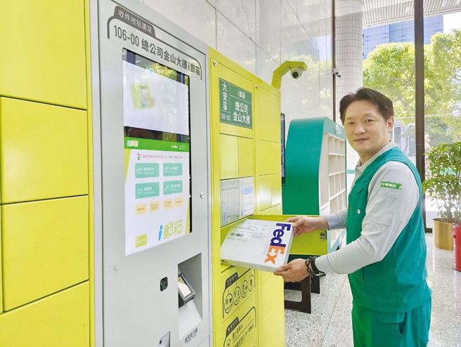 中华邮政公司即日起推出邮局窗口交寄「国内限时挂号函件」至i邮箱取件服务，内装物品可为信函、印刷品及小包。（本报系资料照）