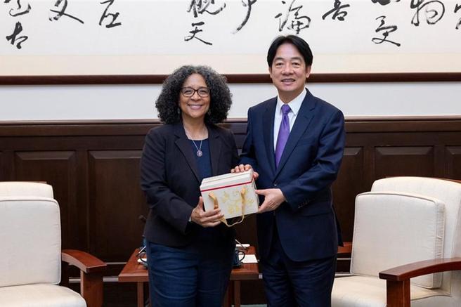总统赖清德13日接见「美国联邦眾议员史崔珂兰（Marilyn Strickland）」访问团。图／总统府提供