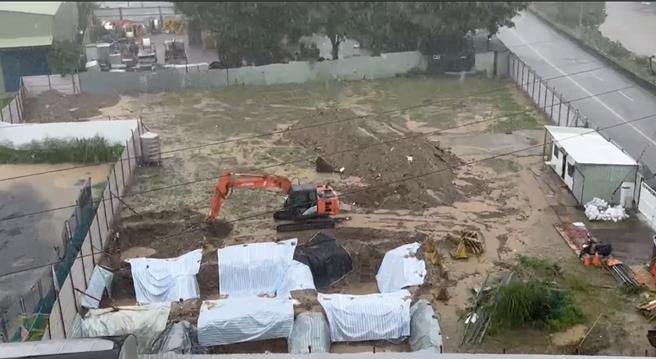 自救會民眾反應，上午才開完協調會，結果下午又繼續動工，感到相當不解，不管環保局也承諾會要求當事業者與民眾進行溝通。（三峽拒垃圾場自救會提供）