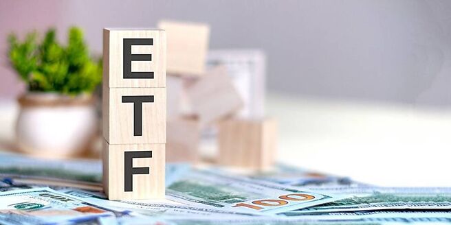 外資對權值型及高息型ETF持續偏多操作，尤其鎖定元大台灣50（0050）、元大台灣50正2（00631L）及元大台灣價值高息（00940）三檔ETF合計買超13.61億元。圖／freepik