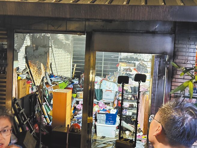 基隆市中山区復兴路1间民宅11日晚间发生火警造成1死1伤，疑似冷气机起火酿灾，详细起火原因待警消调查厘清。（翻摄照片／张志康基隆传真）