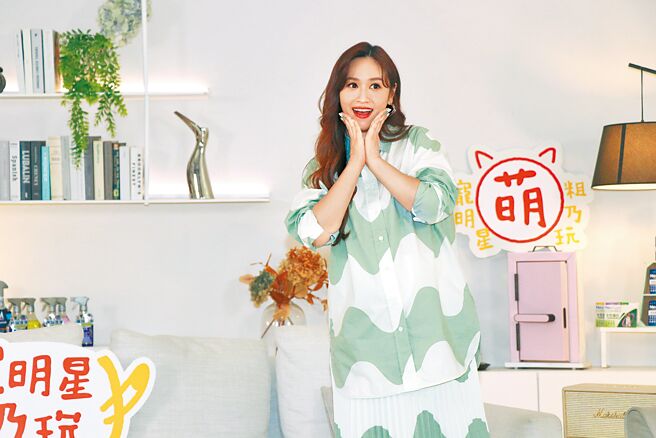 吳姍儒即將生下第2胎，12日挺肚出席記者會。（實習攝影記者徐翊呈攝）