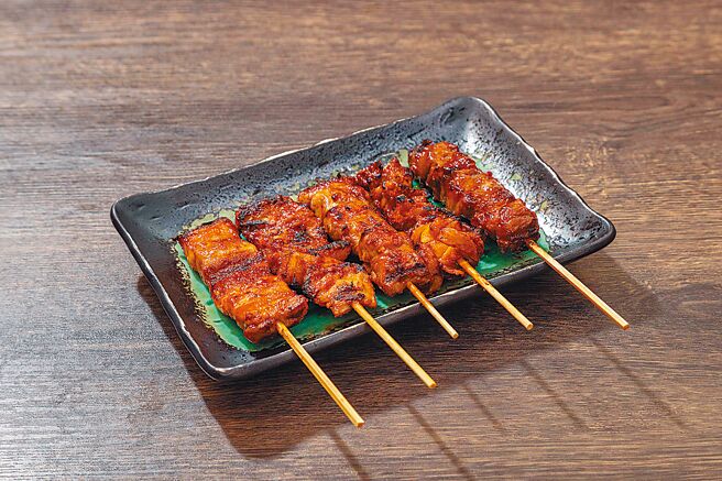 筑前屋将来台插旗，店内特色为各式猪肉串烧。（筑前屋提供）