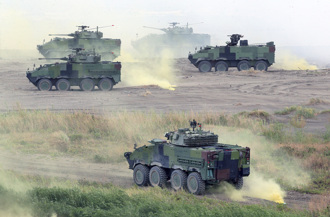 解放軍曝「無人雲豹裝甲車靶車」！軍事迷傻眼：人家在認真