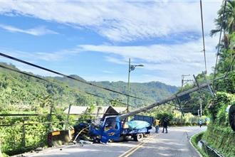 南投貨車撞斷電線桿   害魚池鄉431戶大停電